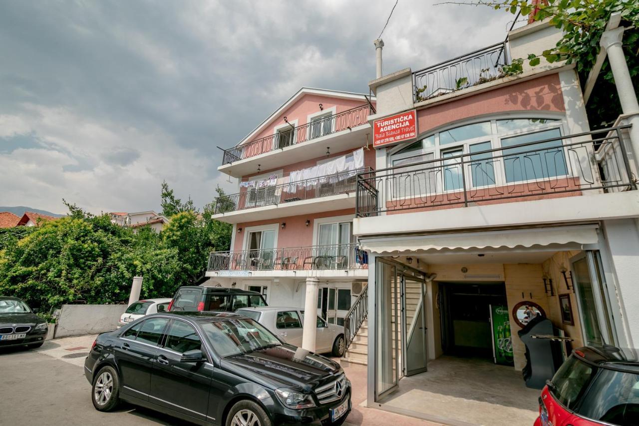 Apartments Milanovic Херцег Нови Екстериор снимка