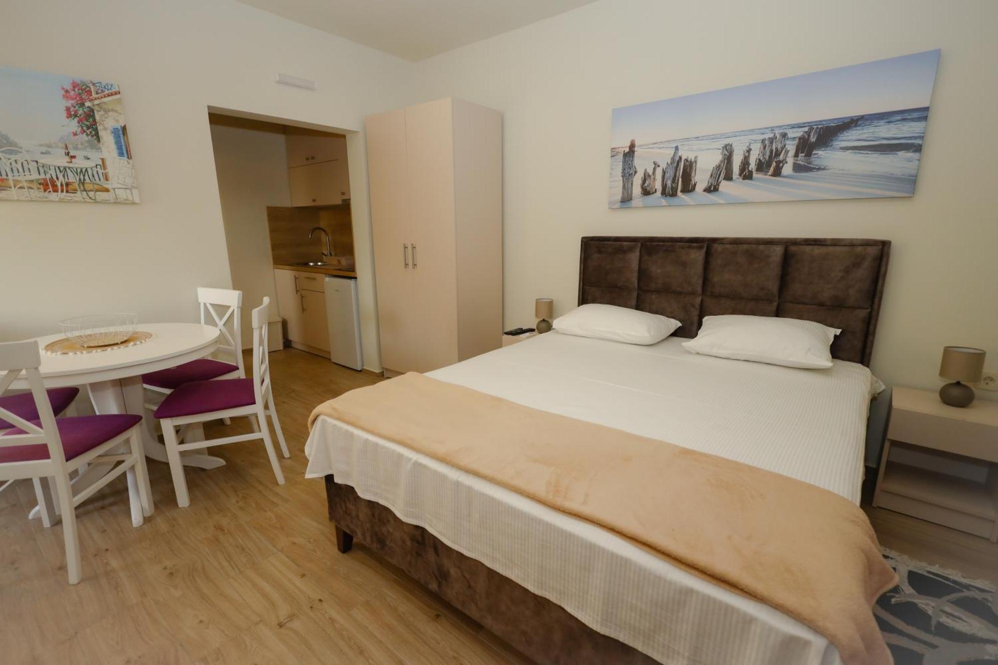 Apartments Milanovic Херцег Нови Екстериор снимка