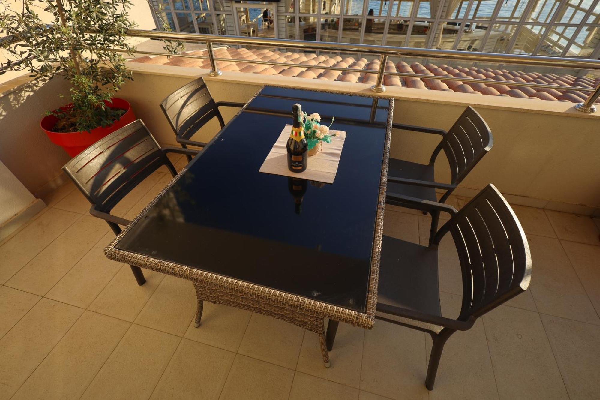 Apartments Milanovic Херцег Нови Екстериор снимка